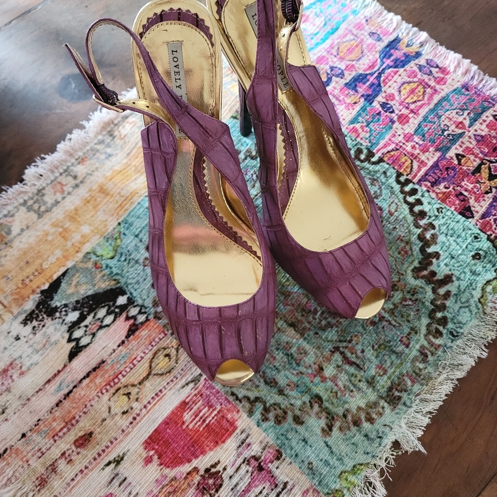 NWOT LOVELY PEOPLE SIZE 9